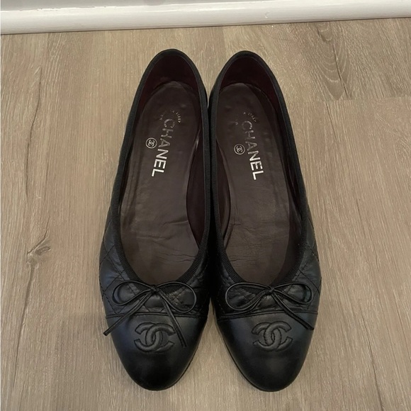Chanel Aged Calfskin Quilted Cap Toe Ballerina 39.5 - Picture 2 of 5